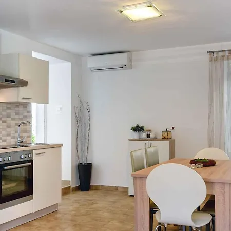 Holiday Home In Pula/Istrien 11083 * Veruda