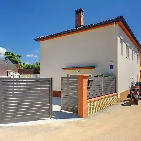 Holiday Home In Pula/Istrien 11083 Vikendica Veruda