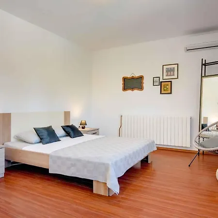 Holiday Home In Pula/Istrien 11083 Veruda